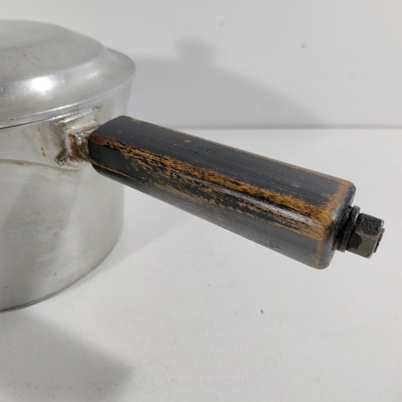 Vintage Miracle Maid Cast Aluminum 2.5 Qt Pot cookware Wood Handle With lid - Picture 3 of 8